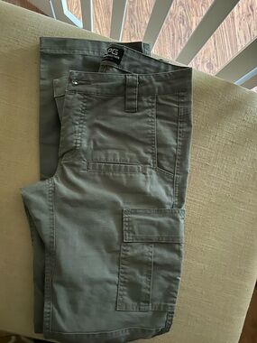 Women's Tactical Pants with Utility Pockets
Size 2